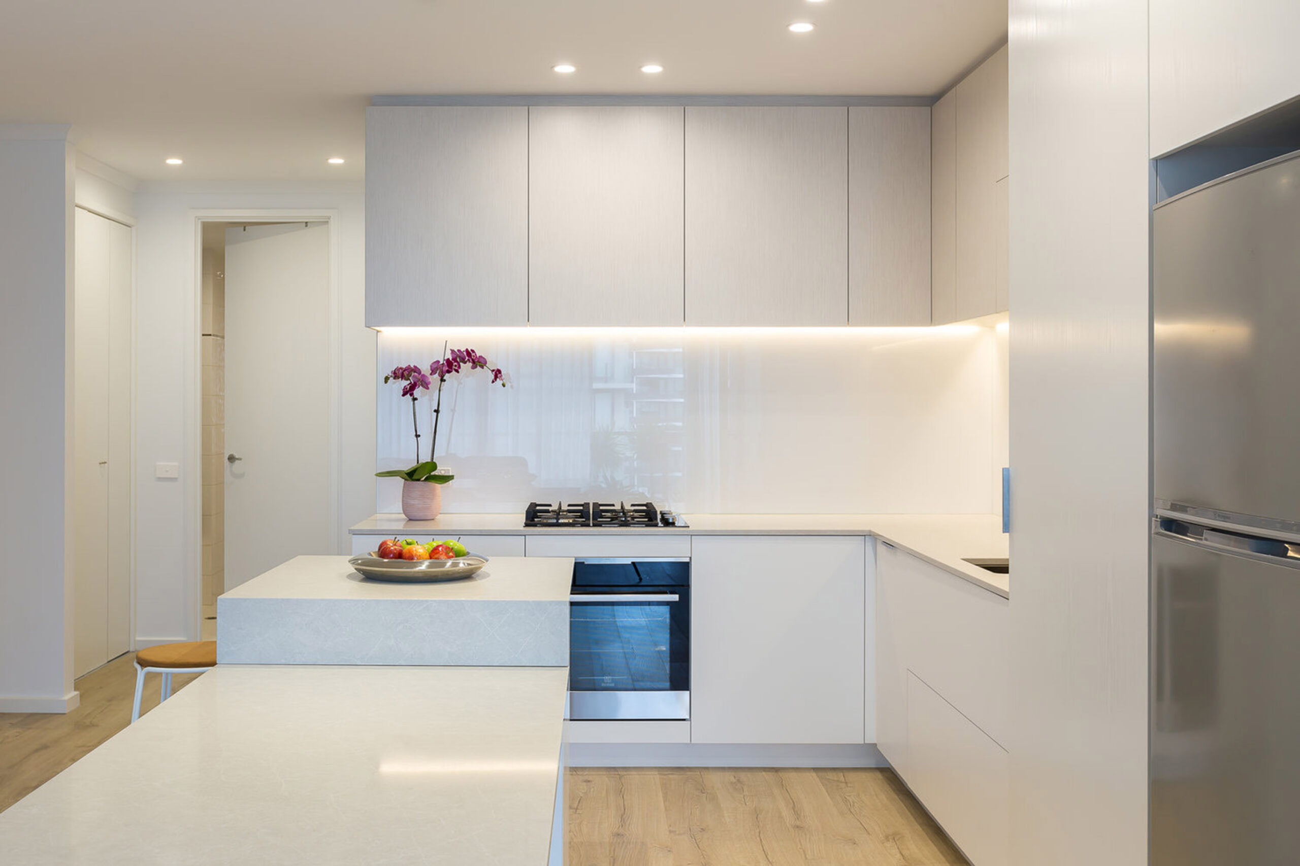 Látkép: építési terület daruval